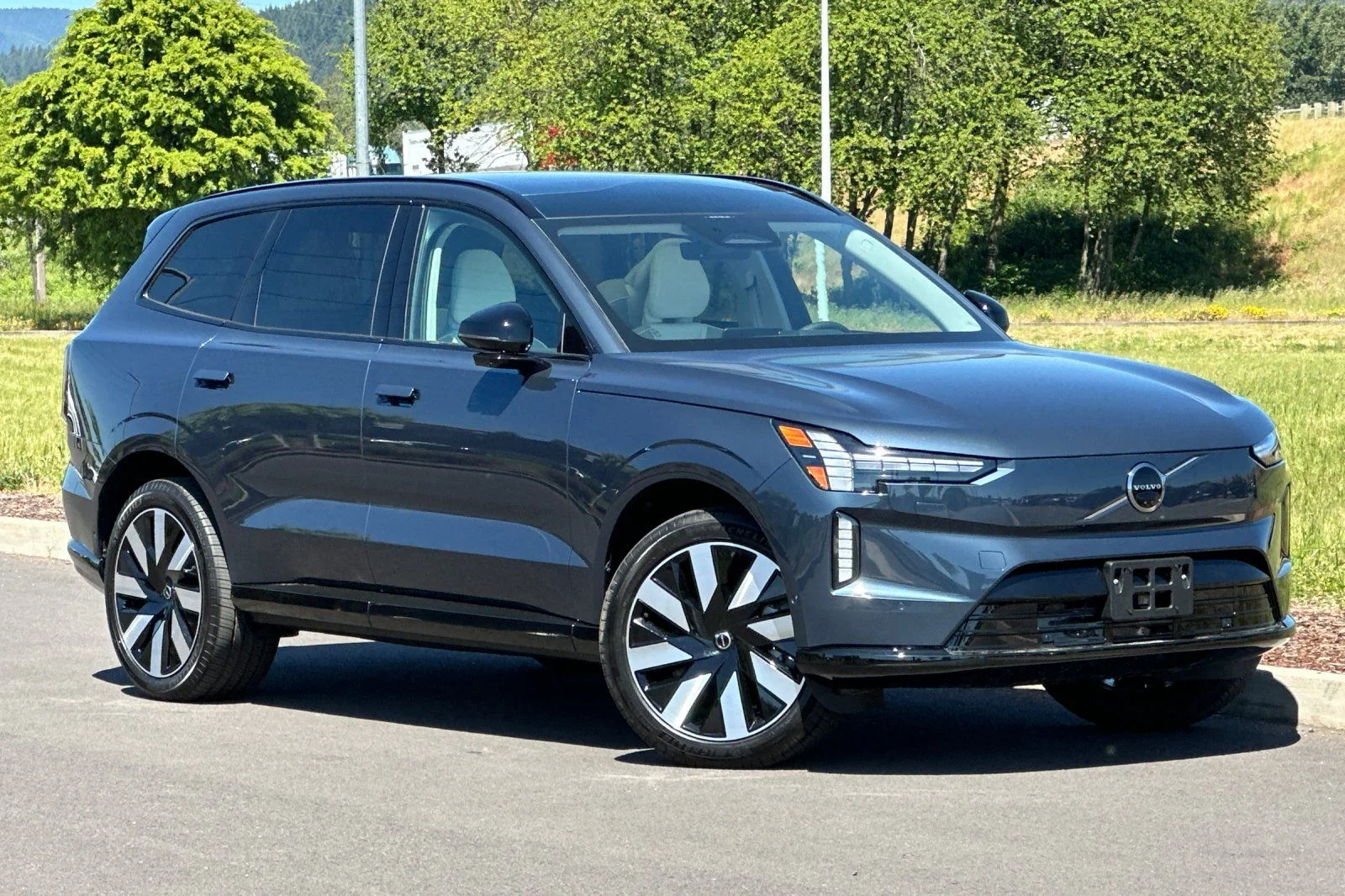 2026 Volvo EX90 Twin Motor Plus 7-Seater's photo