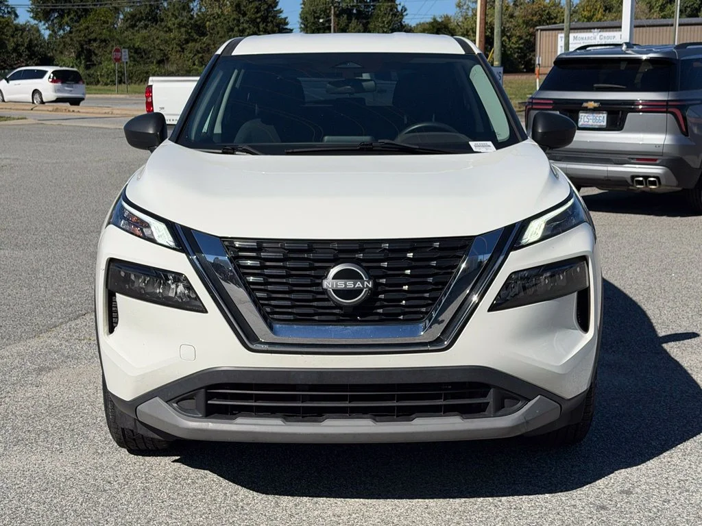 Used 2023 Glacier White Nissan S image 32