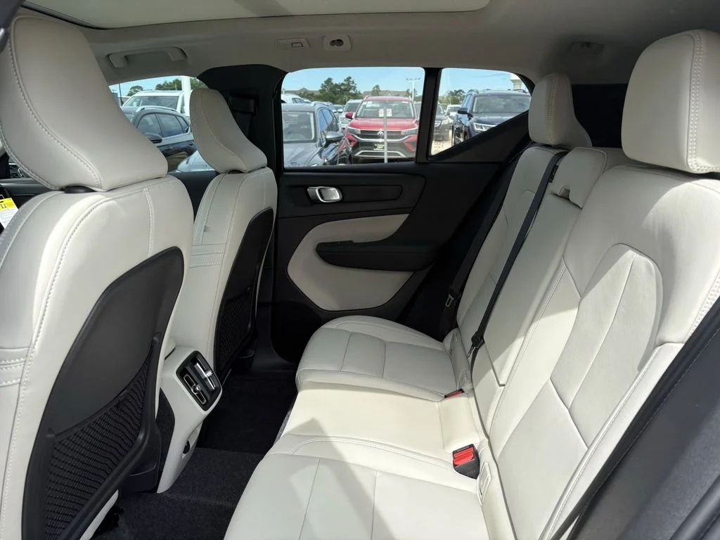 New 2026 Crystal White Volvo Plus image 25