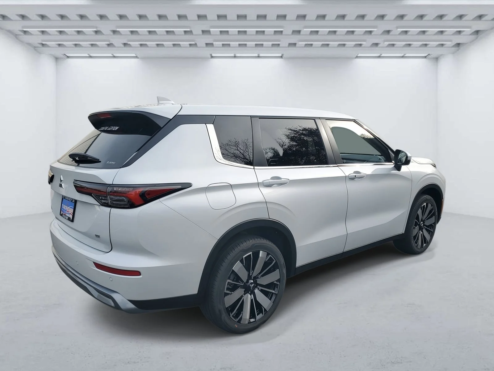 New 2026 White Mitsubishi SE image 4