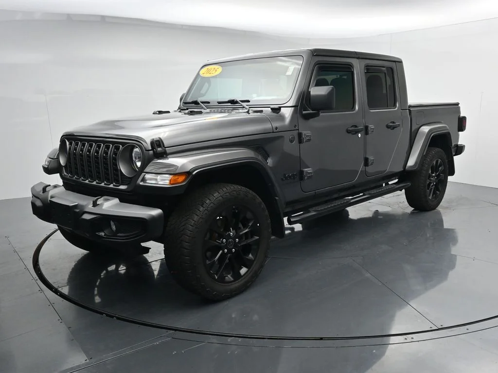 Used 2025 Gray Jeep Nighthawk image 4