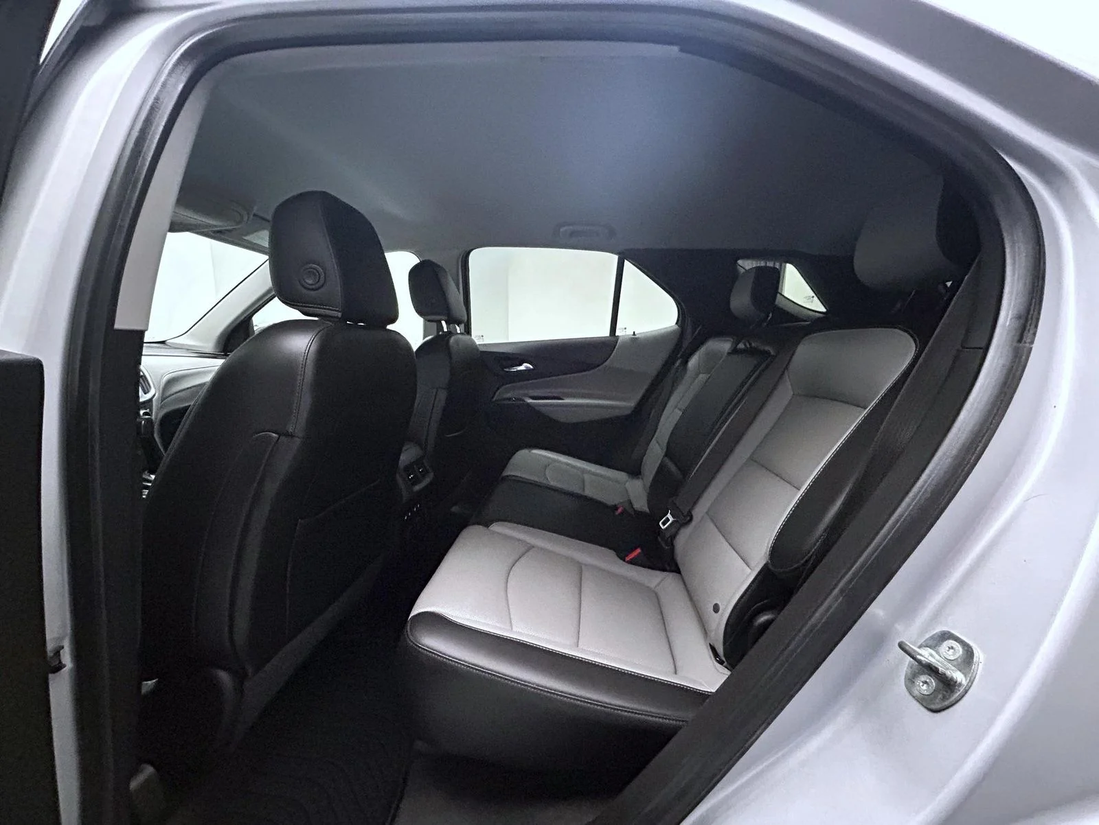 Used 2018 Silver Chevrolet Premier image 19