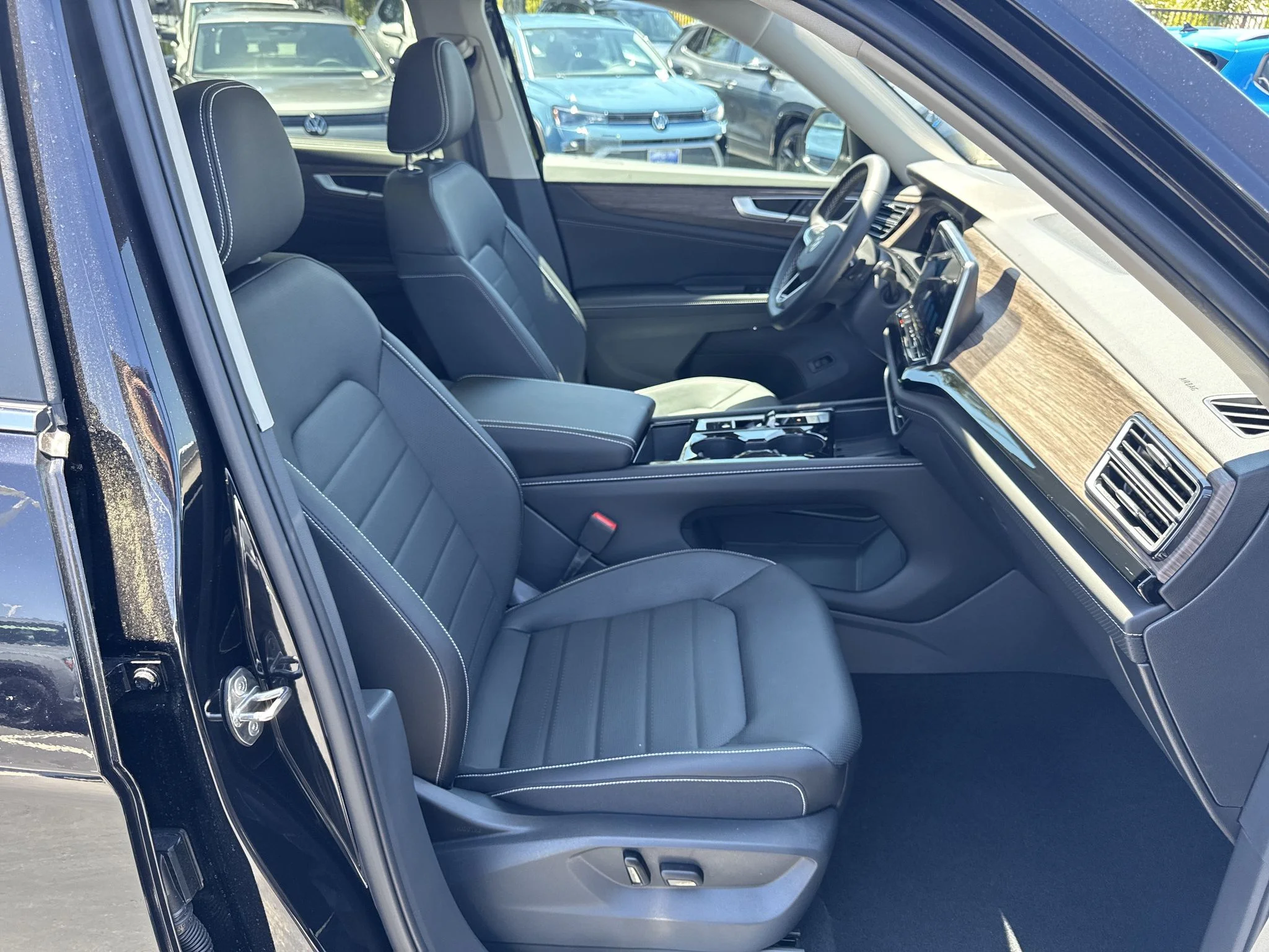 New 2026 Deep Black Pearl Volkswagen 2.0T SEL image 21
