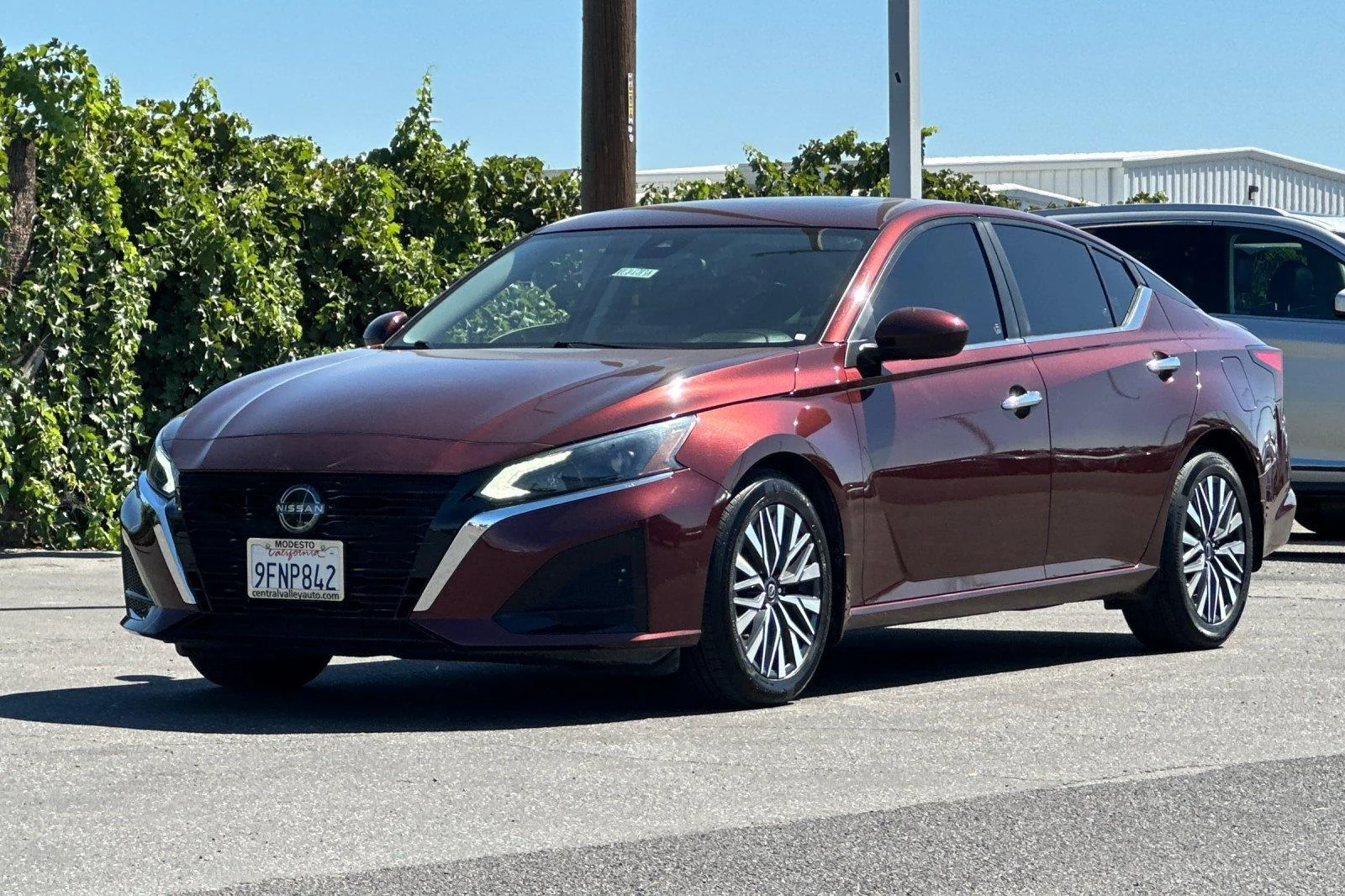 Used 2023 Garnet Pearl Metallic Nissan 2.5 SV image 8