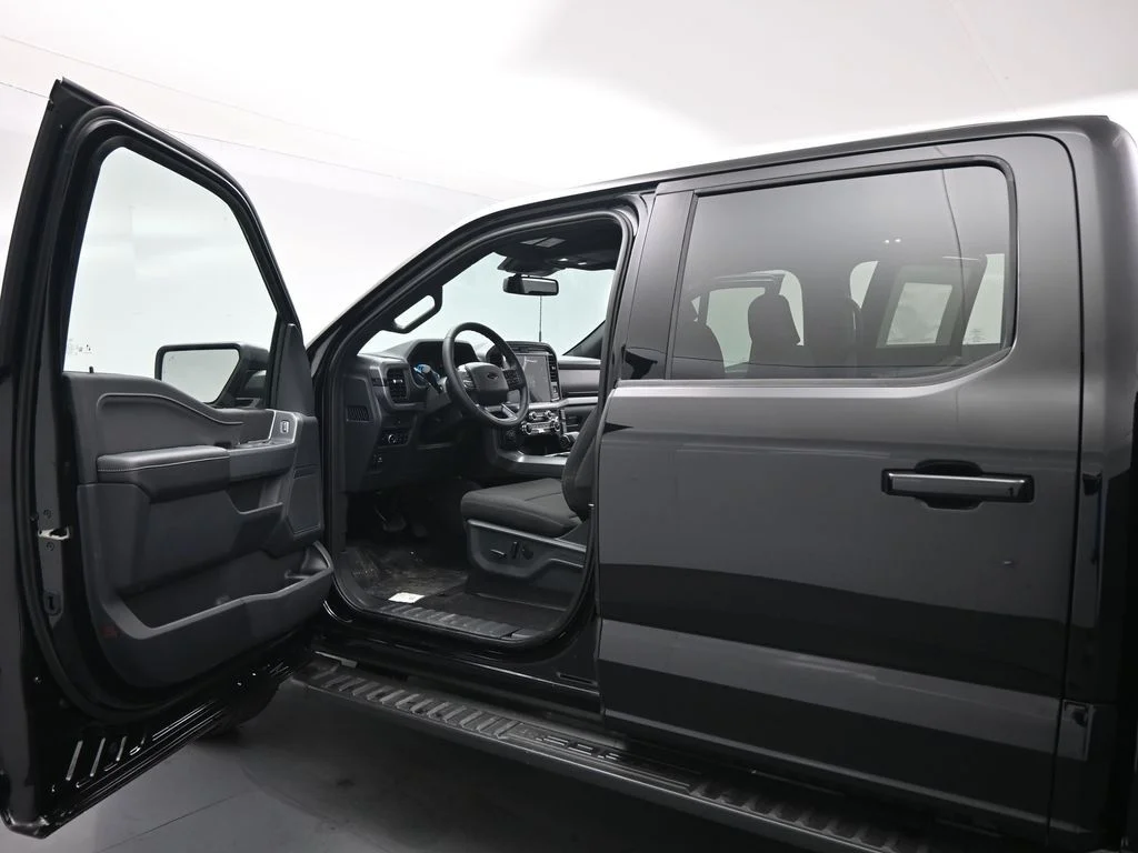New 2026 Agate Black Metallic Ford XLT image 8