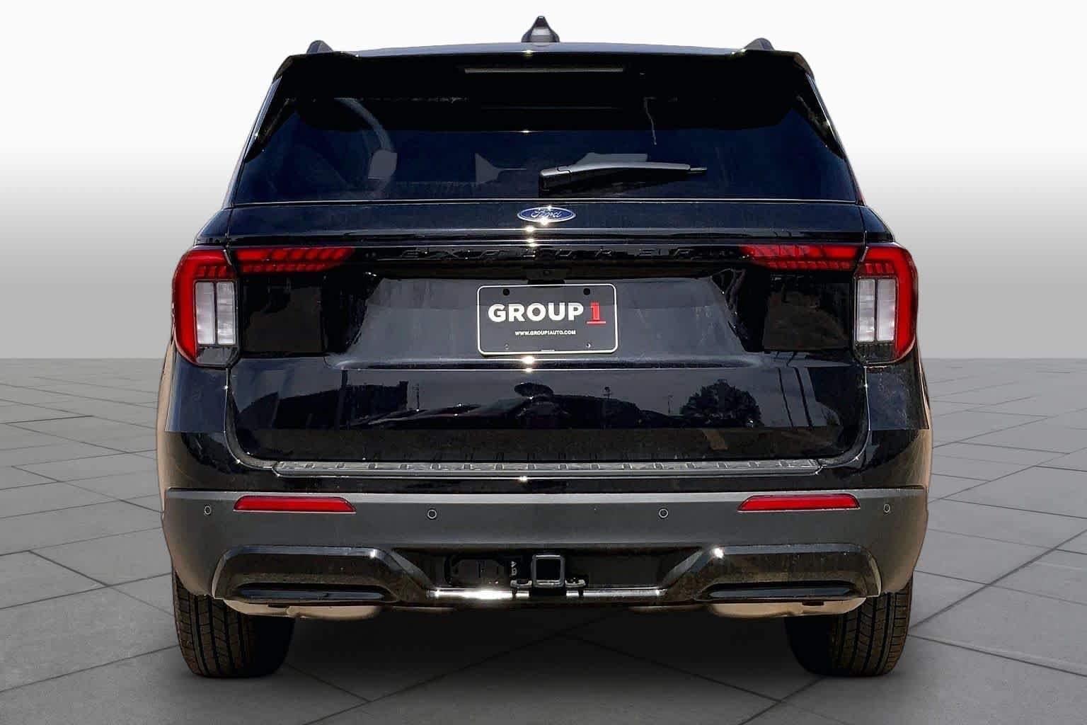 New 2026 Agate Black Metallic Ford ST-Line image 4
