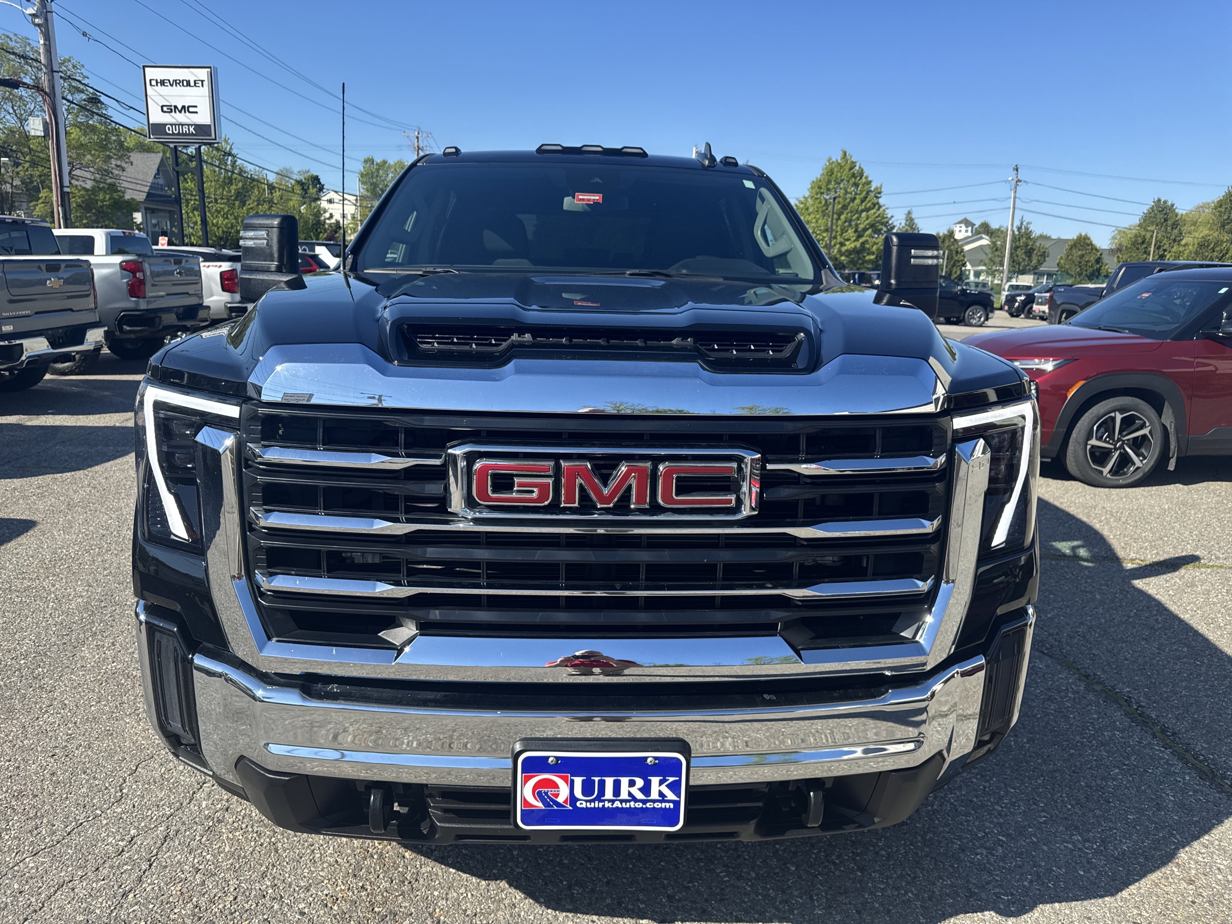 Used 2024 Onyx Black GMC SLE image 2