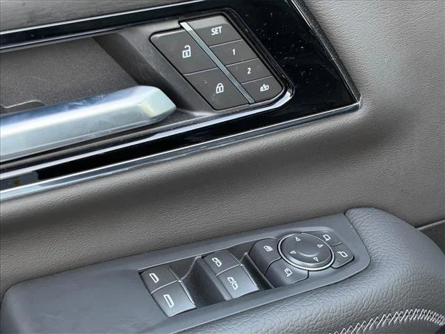 Used 2025 White Frost Tricoat GMC Denali image 23
