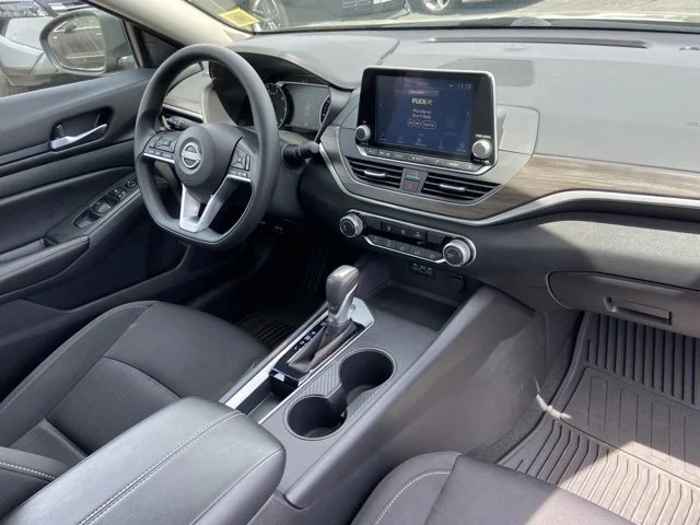 2025 Nissan Altima SV - Photo 25
