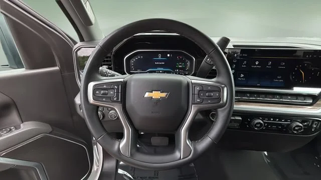 Used 2025 Summit White Chevrolet LT image 12