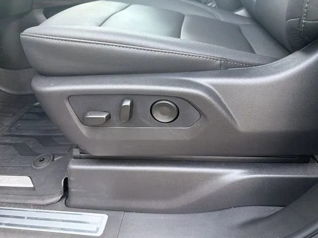 New 2026 Sterling Metallic GMC Elevation image 19