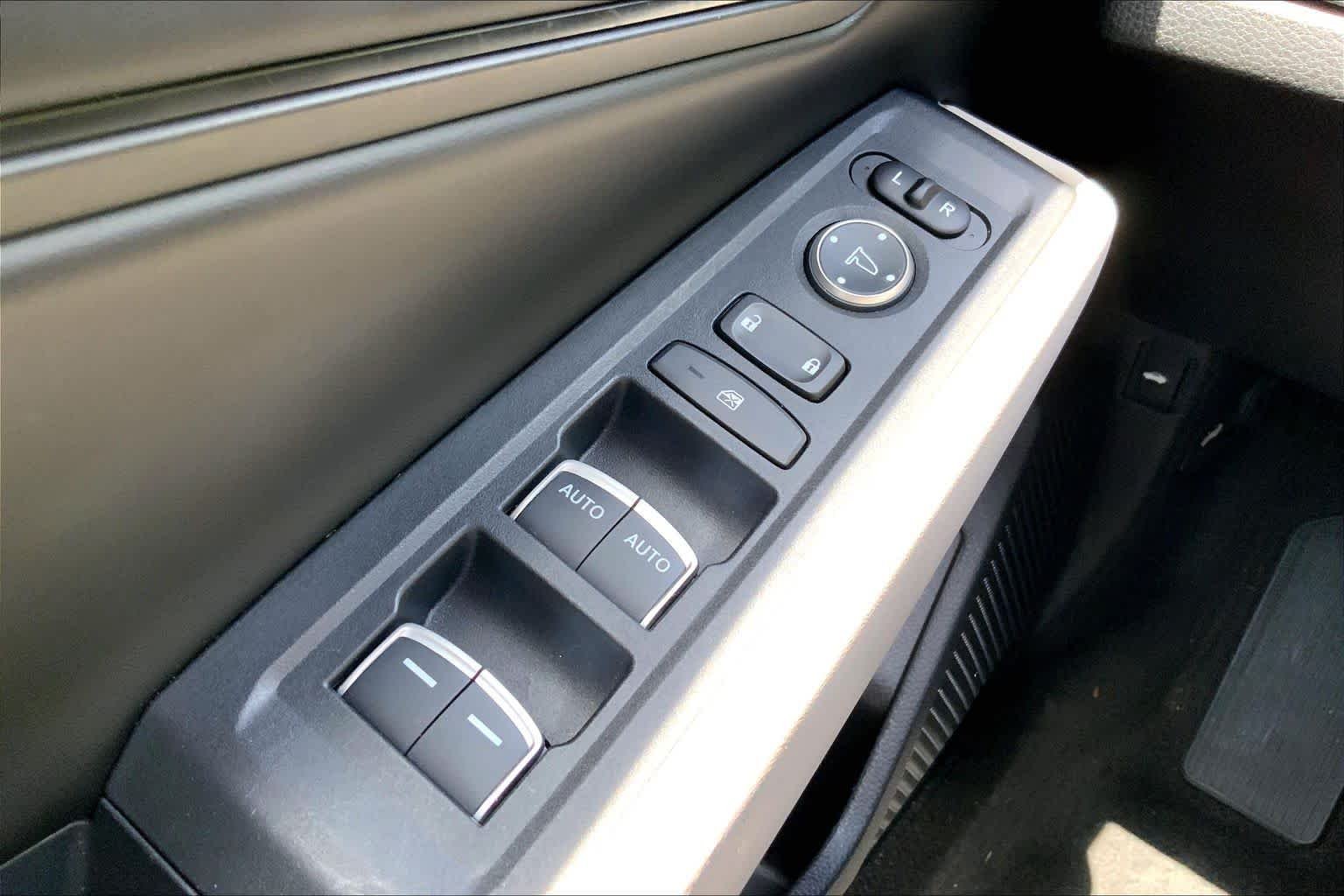 Used 2024 Platinum White Pearl Honda EX image 34