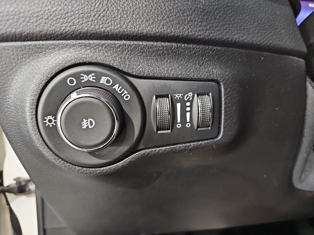 Used 2020 White Jeep High Altitude image 28
