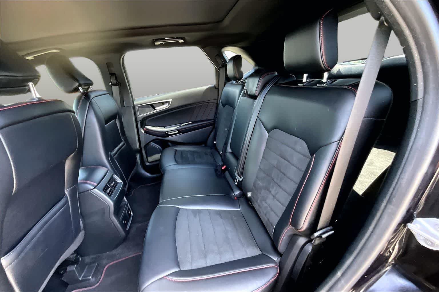 Used 2022 Agate Black Metallic Ford ST-Line image 21