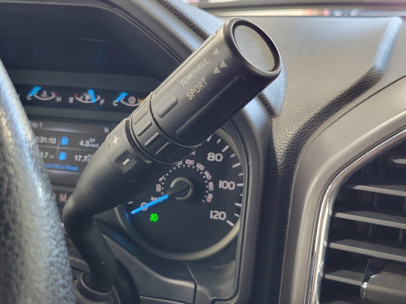 Used 2015 Silver Ford XLT image 18
