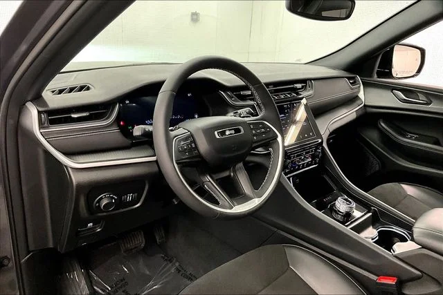 Used 2024 Baltic Gray Metallic Clearcoat Jeep Altitude X image 16
