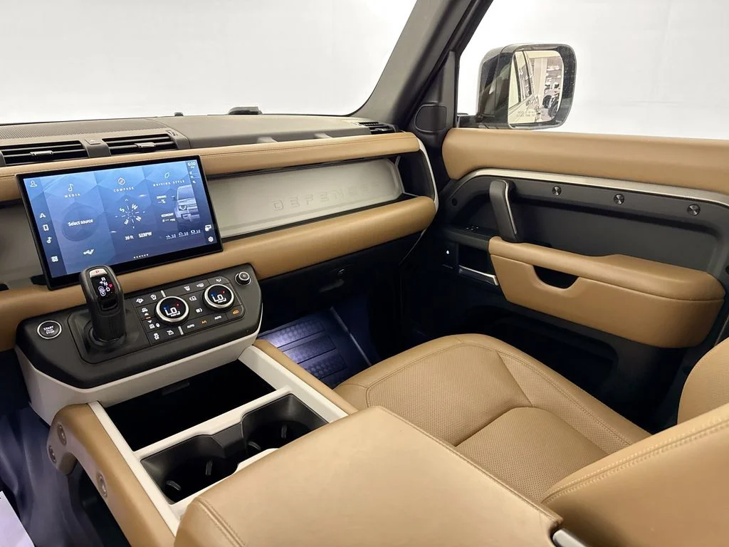 Used 2025 Gray Land Rover S image 24