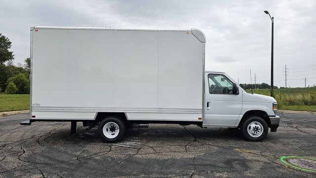 New 2027 Oxford White Ford Base image 2