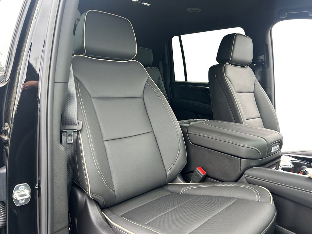 2026 Chevrolet Suburban Premier - Photo 29