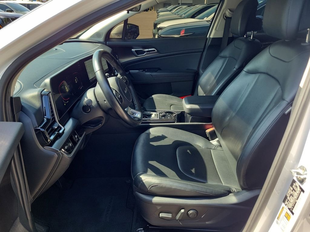 Used 2023 White Kia EX image 21
