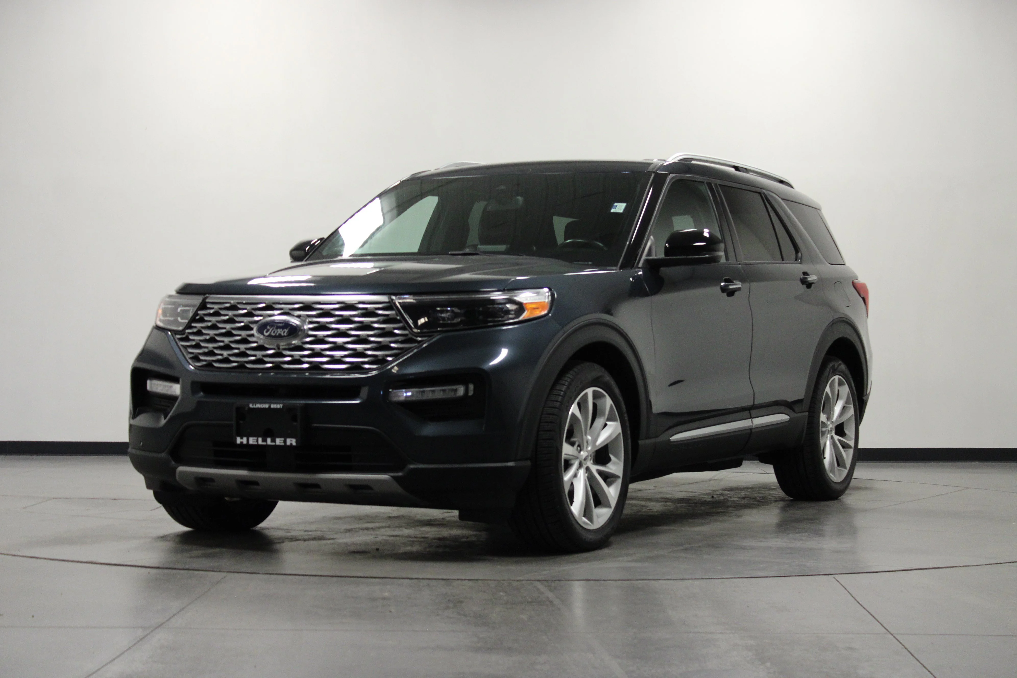 Used 2022 Blue Metallic Ford Platinum image 8