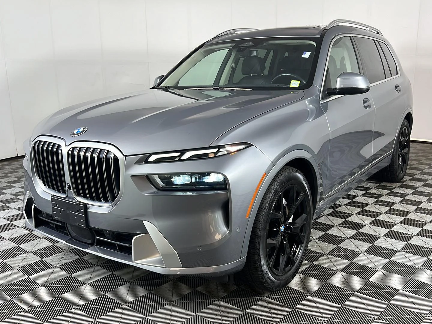 Used 2024 Skyscraper Grey Metallic BMW xDrive40i image 26