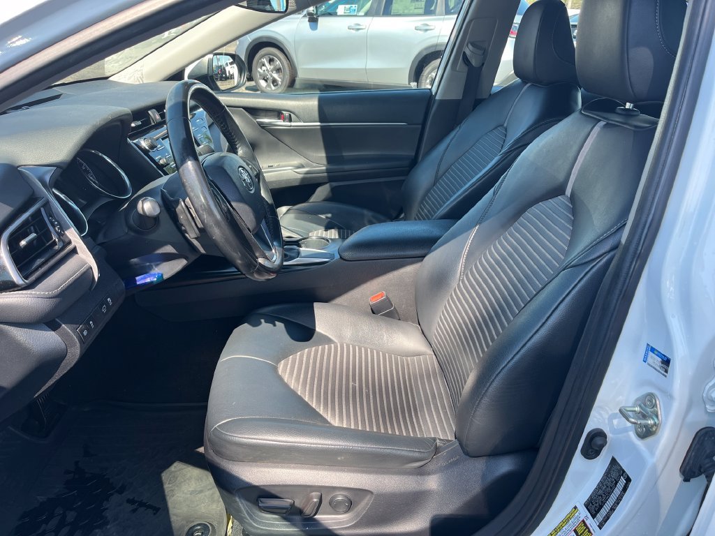 Used 2020 White Toyota SE image 9