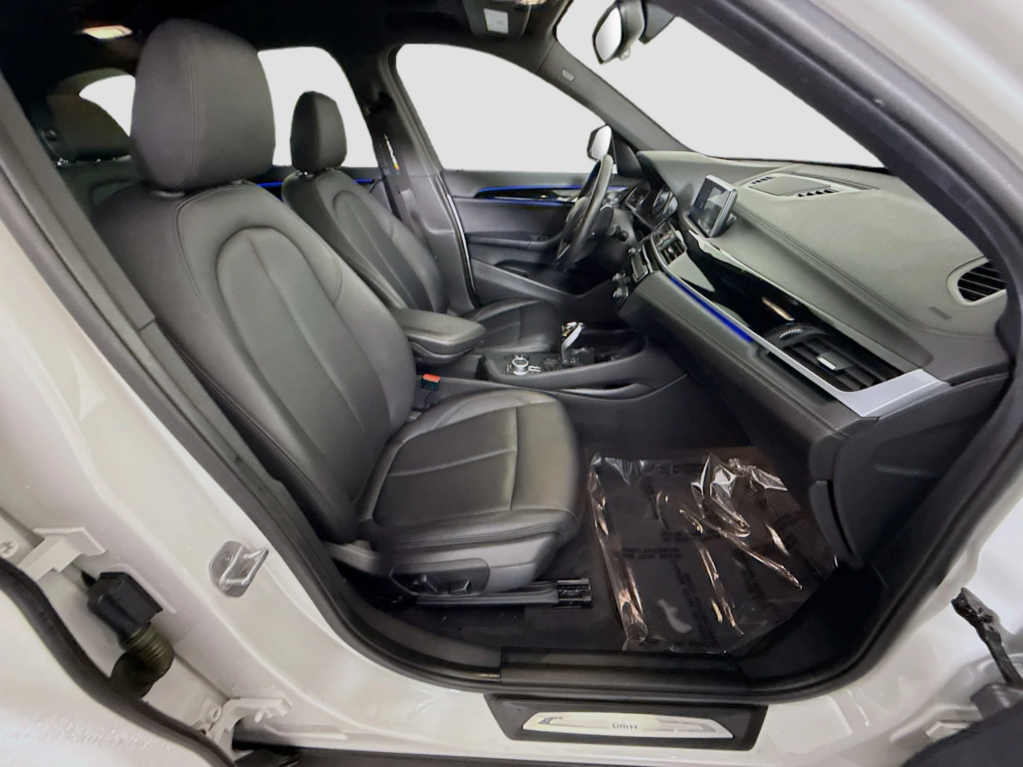 Used 2021 Alpine White BMW sDrive28i image 25