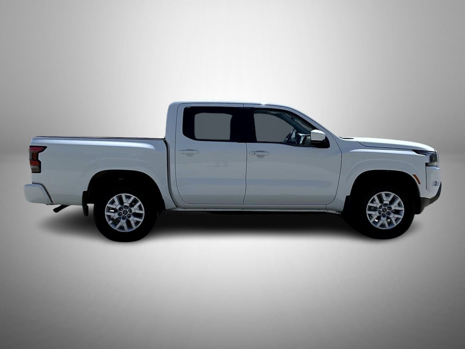Used 2022 White Nissan SV image 4