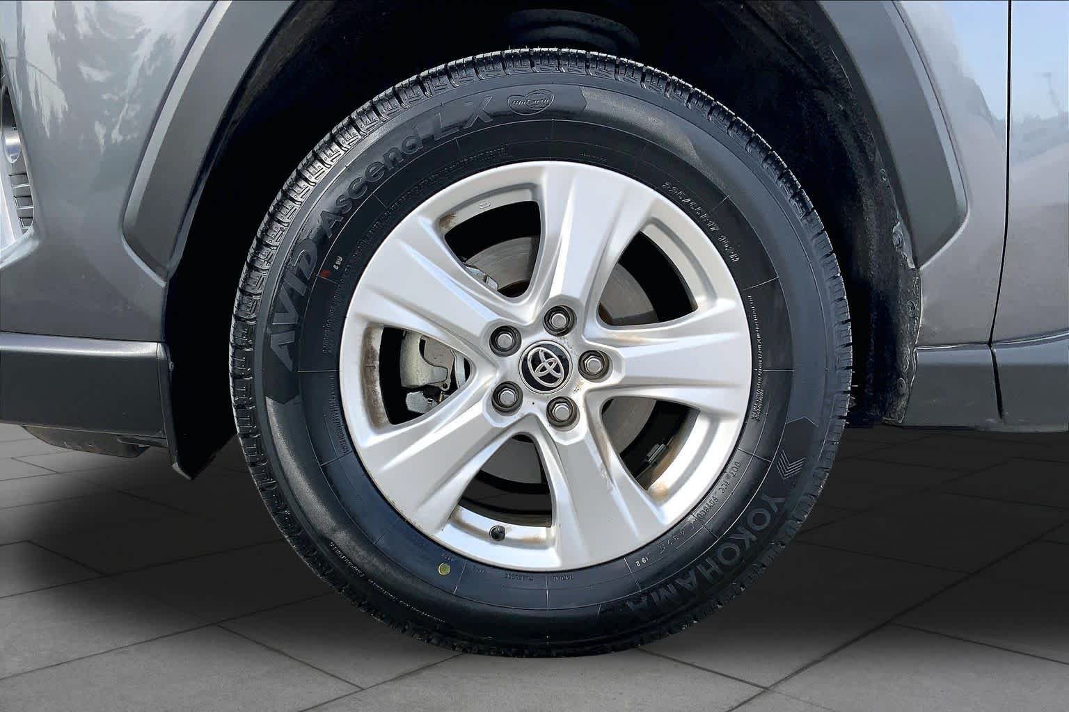 Used 2021 Magnetic Gray Metallic Toyota XLE Premium image 11