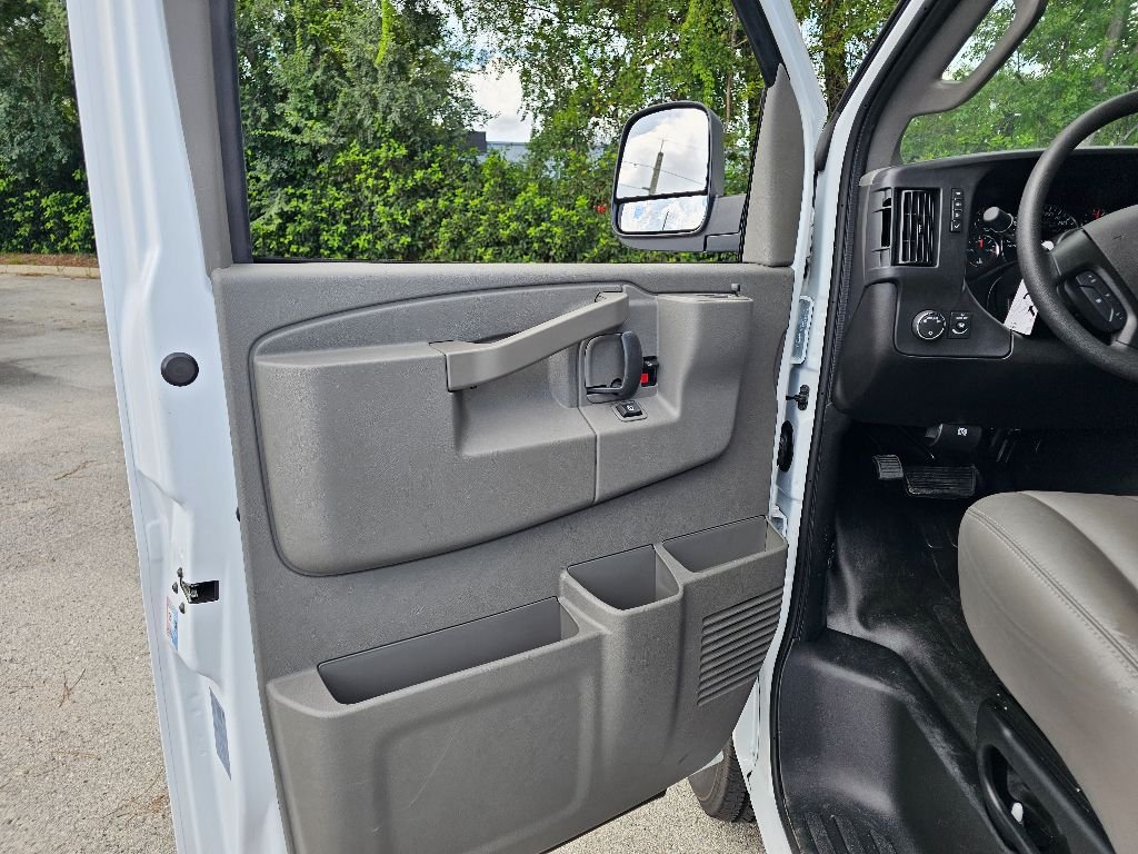2025 GMC Savana Cargo Work Van - Photo 26