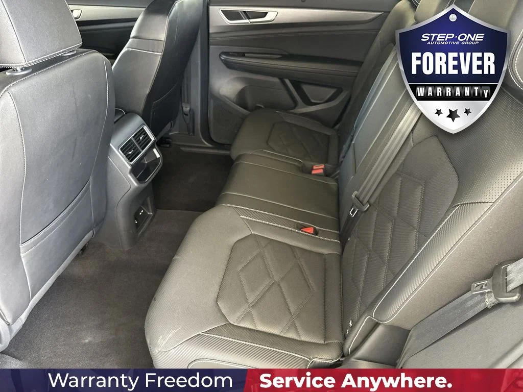 Used 2025  Volkswagen 2.0T SE w/Technology image 30