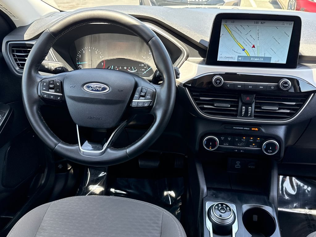 Used 2022 White Ford SE image 19
