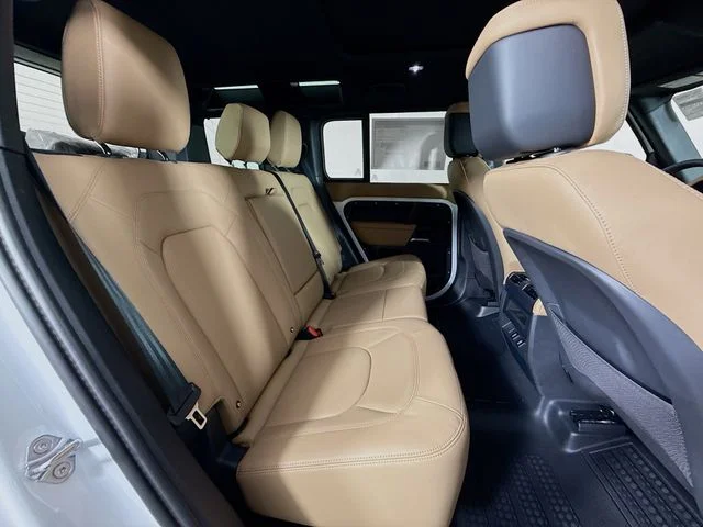 New 2026 Fuji White Land Rover X-Dynamic SE image 29