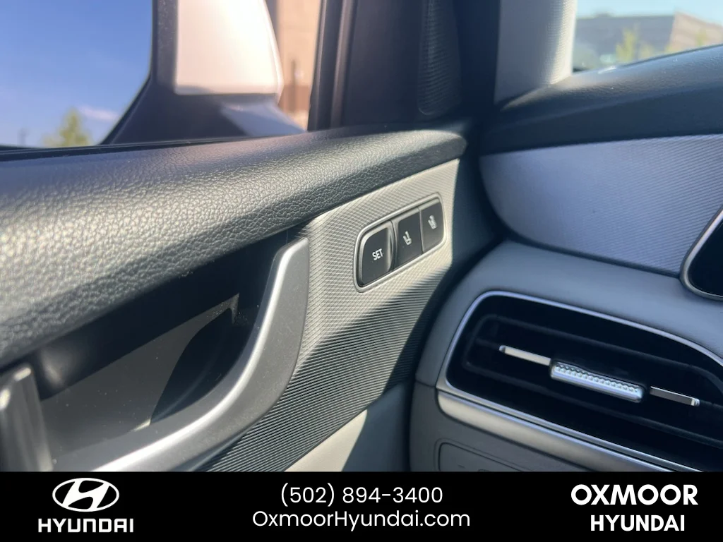 Used 2020 Hyper White Hyundai SEL image 12