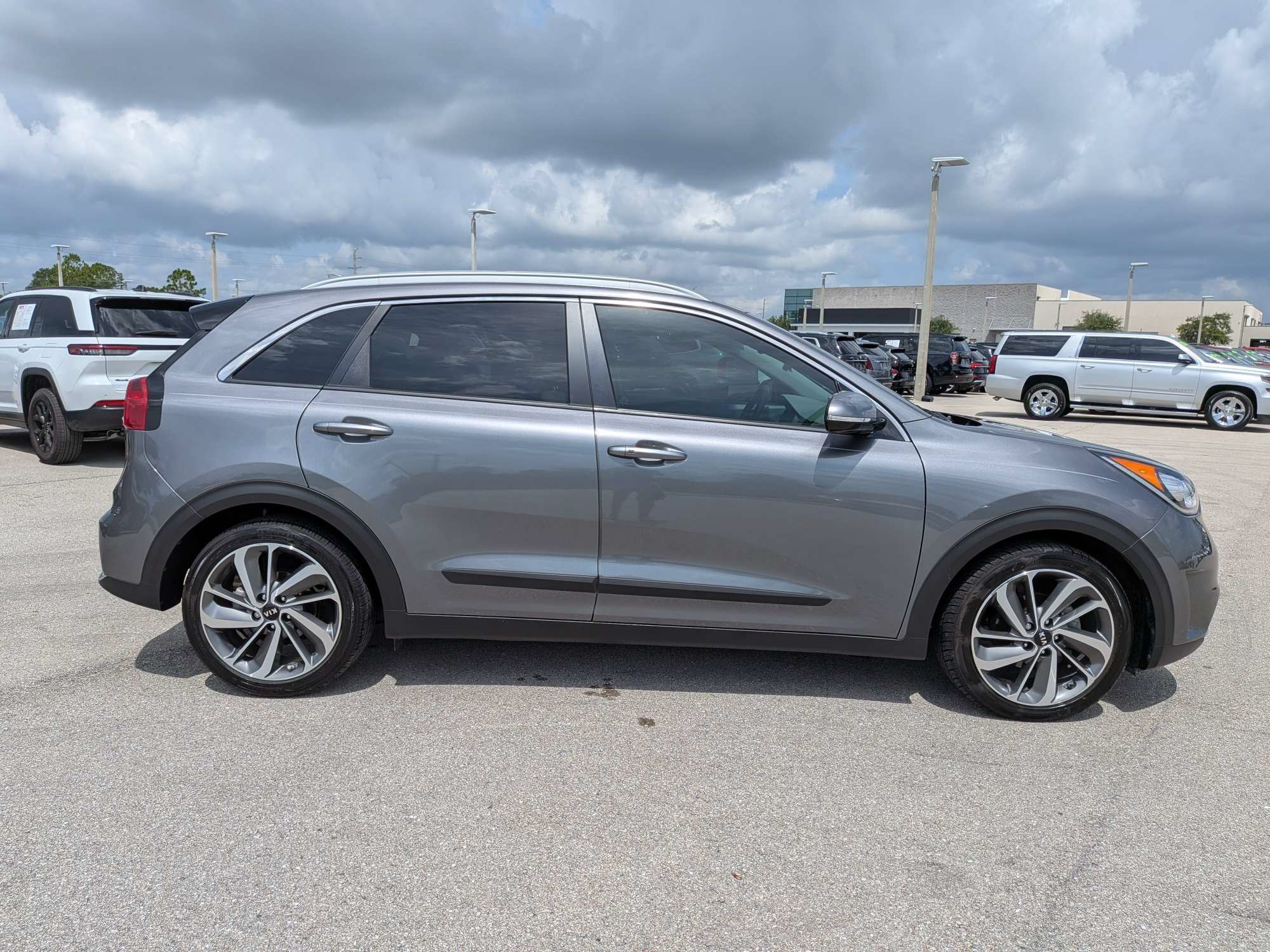 Used 2017 Metal Stream Kia Touring image 4