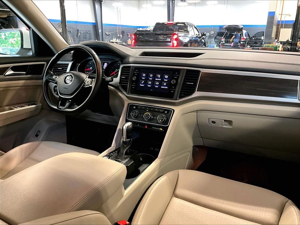 Used 2019 White Volkswagen 3.6L V6 SE image 14