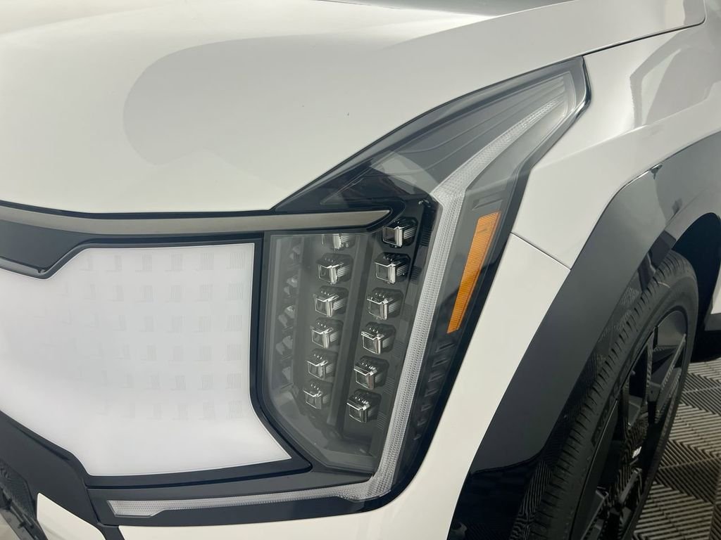 New 2026 Glacial White Pearl / Black Ro Kia GT-Line AWD image 11