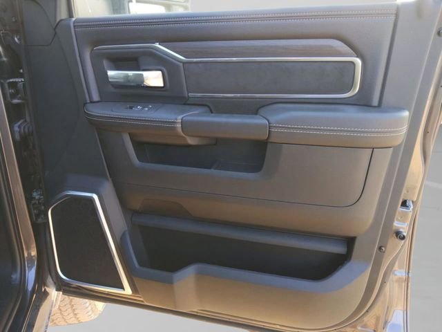 New 2026 Granite Crystal Metallic Clear-Coat Exterior Paint RAM Laramie image 29