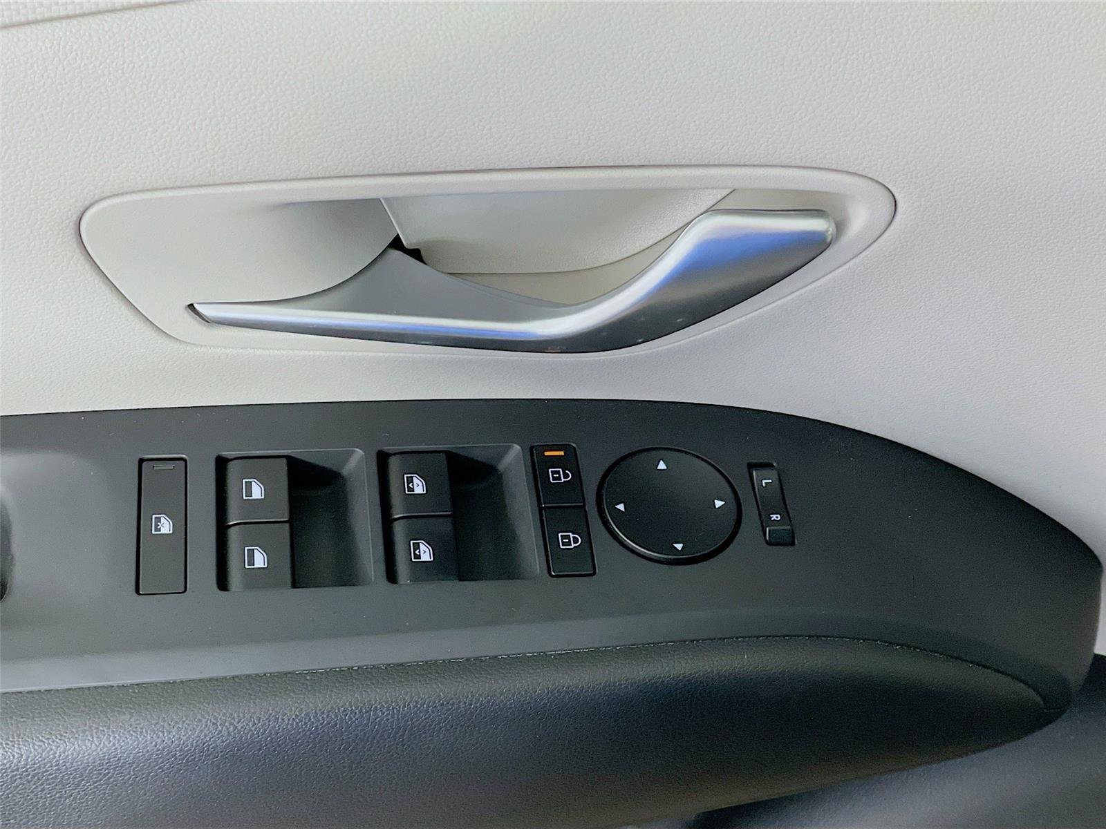 Used 2025 Phantom Black Hyundai SEL image 21