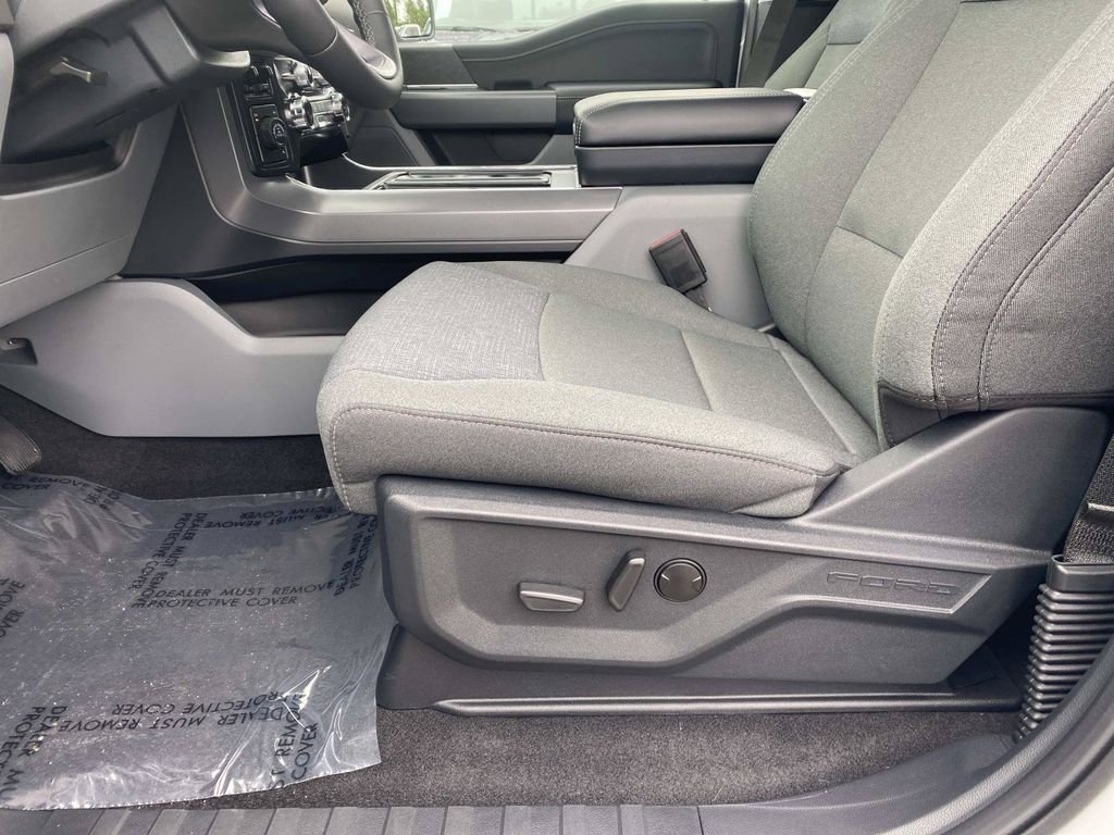 New 2026 Oxford White Ford XLT image 12