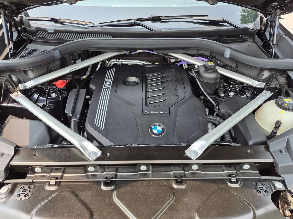 Used 2022 Black BMW xDrive40i image 31