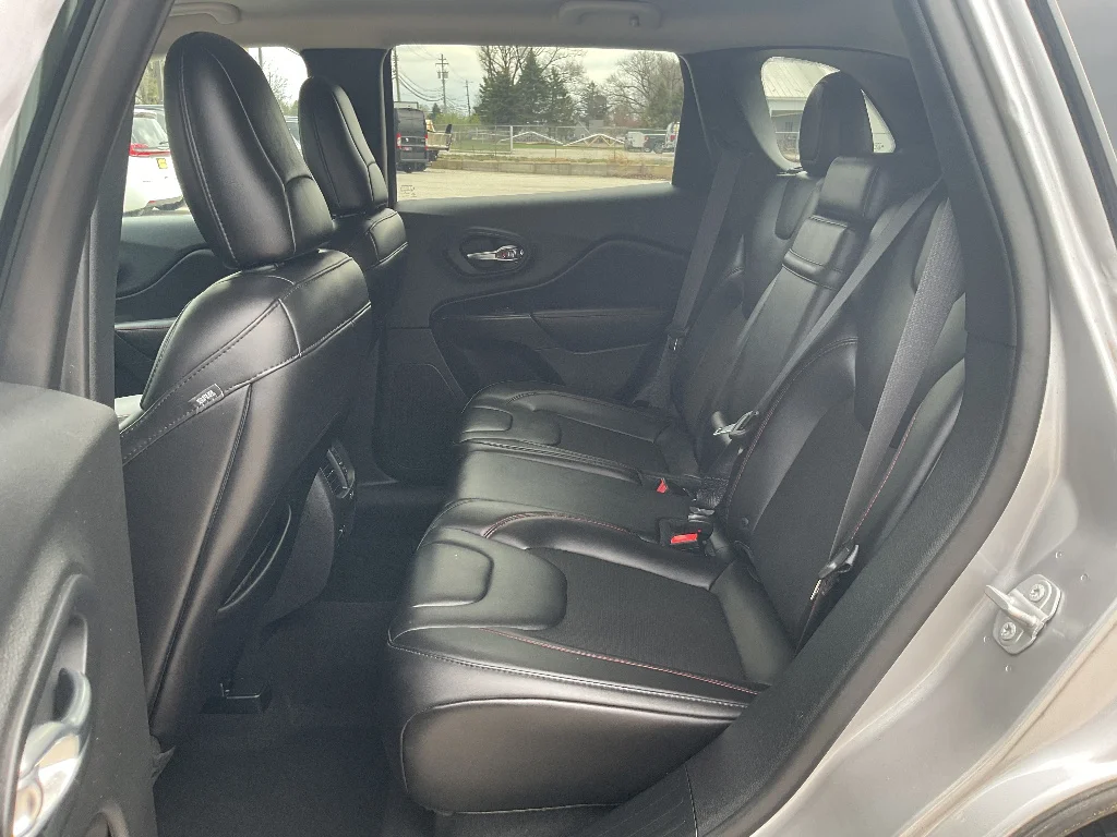 Certified Used 2019 Billet Silver Metallic Clear Coat Jeep Trailhawk Elite image 9