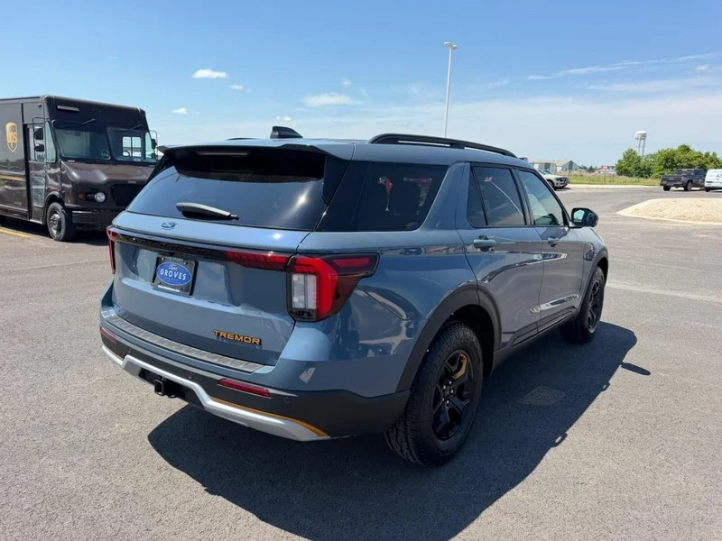 New 2026 Vapor Blue Metallic Ford Tremor image 5