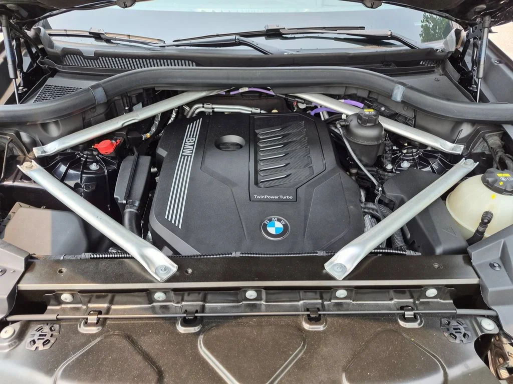 Used 2022 Black BMW xDrive40i image 31