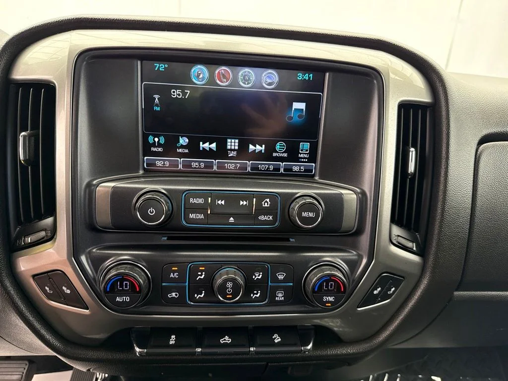 Used 2019 Silver Chevrolet LT image 21