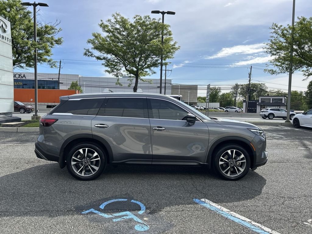 Certified Used 2023 Gray INFINITI LUXE image 9