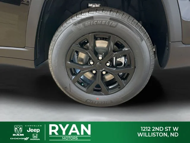 New 2026 Diamond Black Crystal Pearl-Coat Exterior Paint Jeep Laredo image 50