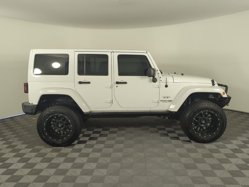 Used 2018 White Jeep Unlimited Sahara image 7