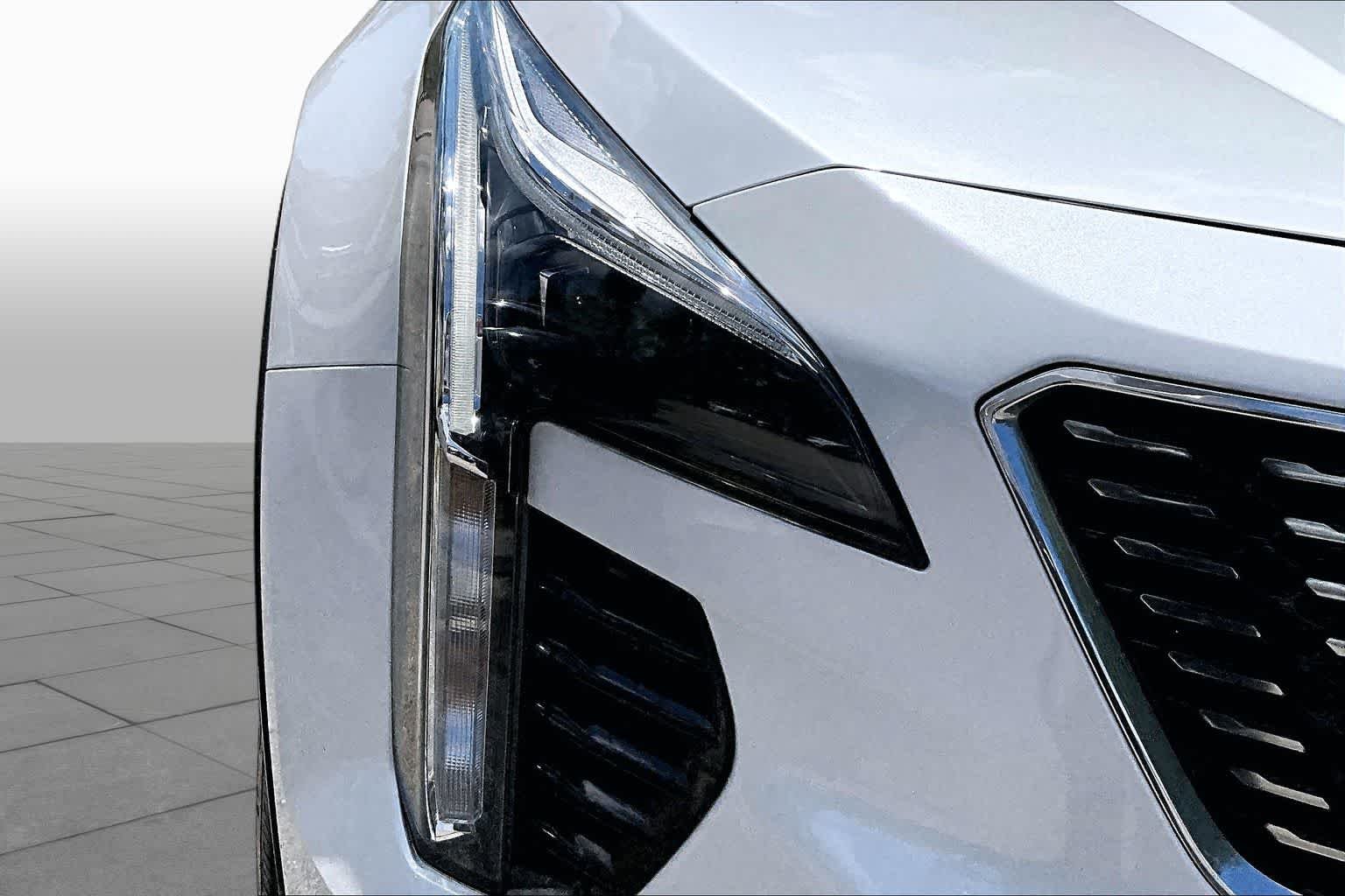 Used 2023 Crystal White Tricoat Cadillac FWD Luxury image 28
